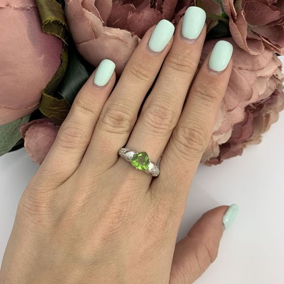 Серебряное кольцо с султанитом 1.6ct, фианитами