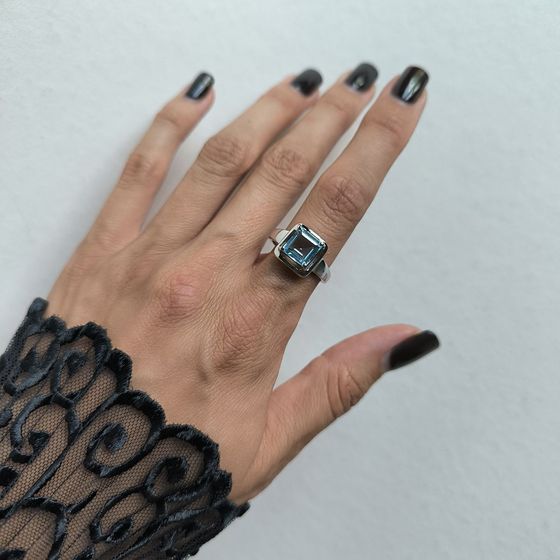Серебряное кольцо с топазом 2.918ct