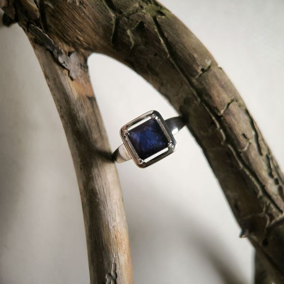 Серебряное кольцо с сапфиром 3.6ct