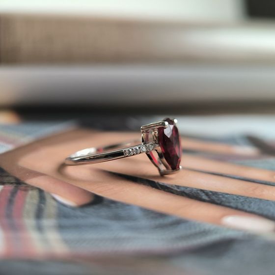 Серебряное кольцо с гранатом nano