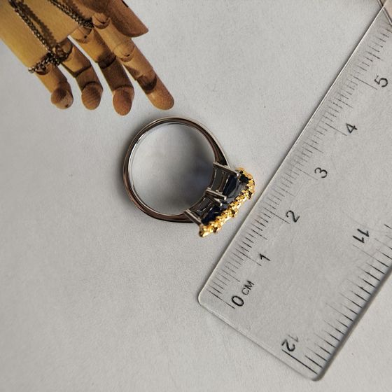 Серебряное кольцо с сапфиром nano 2.148ct, фианитами