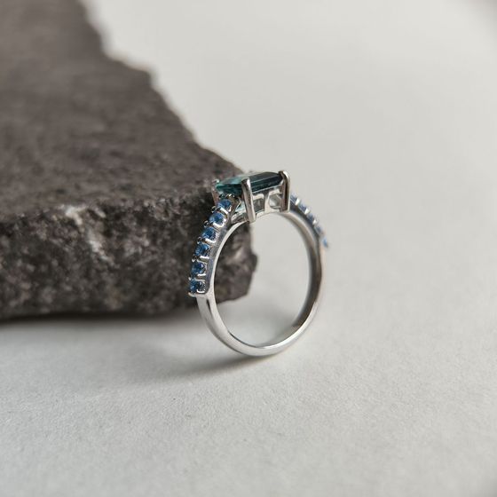 Серебряное кольцо с топазом Лондон Блю 1.39ct, топазом
