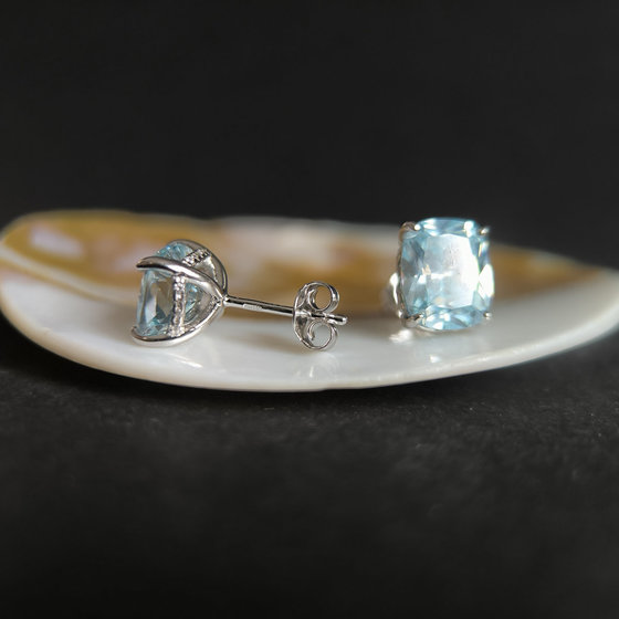 Серебряные серьги с фианитами