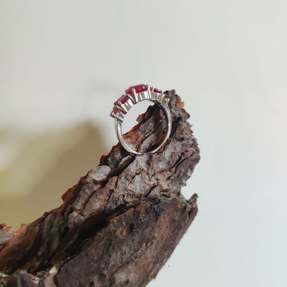 Серебряное кольцо с рубином 3.675ct