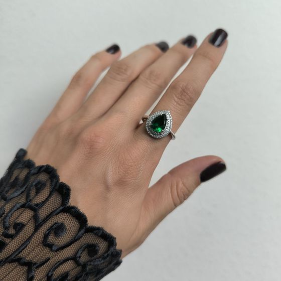 Серебряное кольцо с изумрудом nano 2.401ct