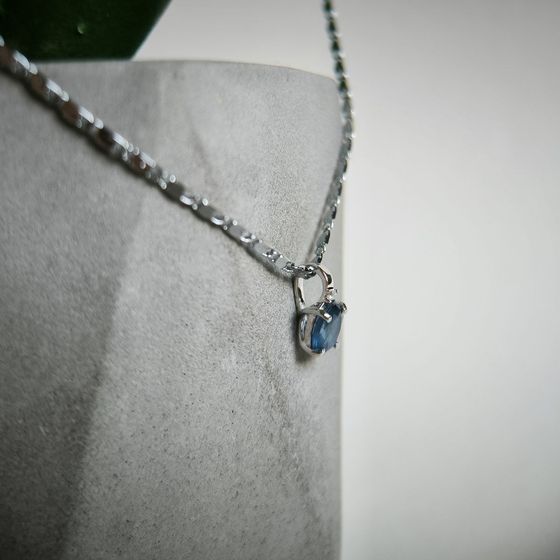 Серебряная подвеска с сапфиром 0.923ct, фианитами