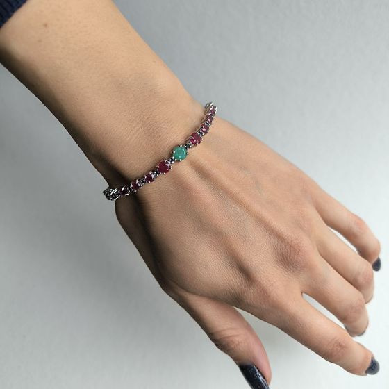 Серебряный браслет с изумрудом, рубином, сапфиром