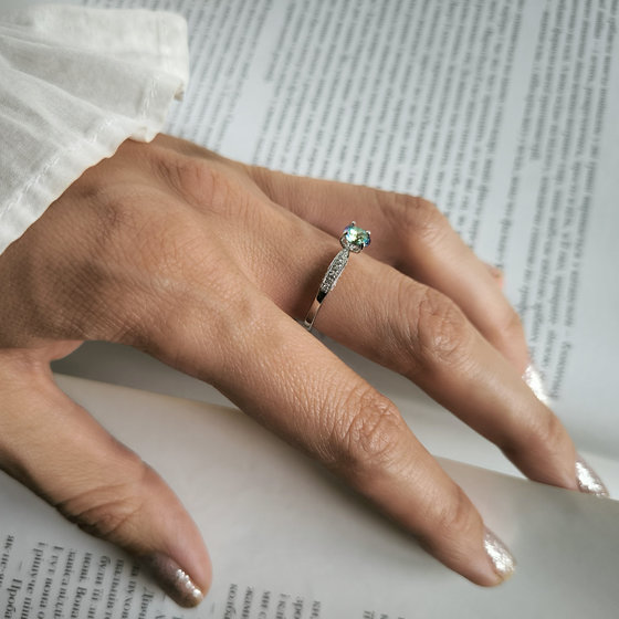 Серебряное кольцо с мистик топазом 0.979ct, фианитами