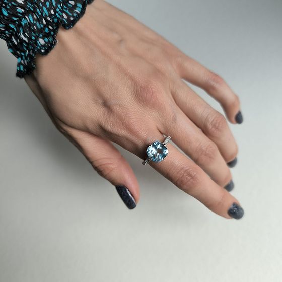 Серебряное кольцо с топазом 5.29ct