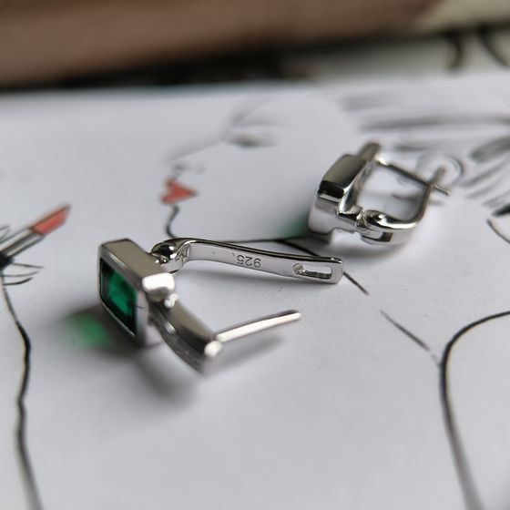 Серебряные серьги с изумрудом nano 8.565ct
