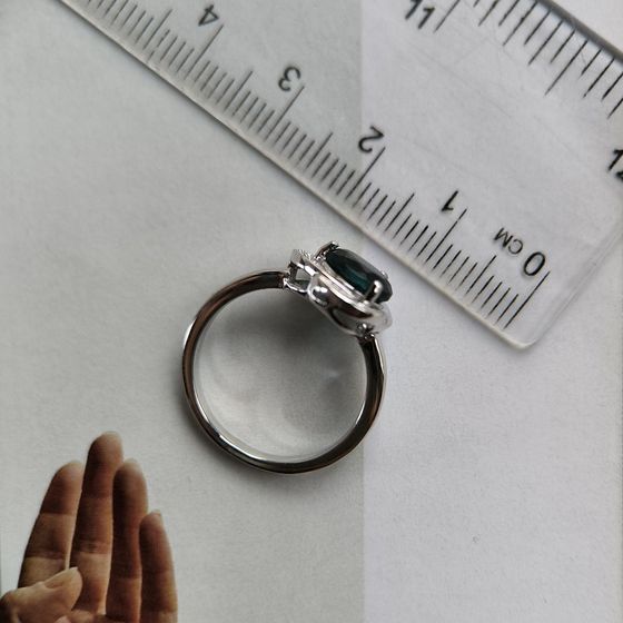 Серебряное кольцо с топазом Лондон Блю 1.091ct, фианитами
