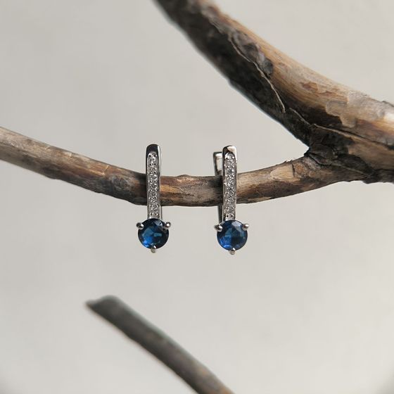 Серебряные серьги с сапфиром nano 0.899ct, фианитами