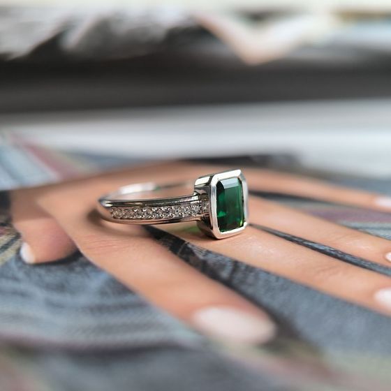 Серебряное кольцо с изумрудом nano 1.045ct
