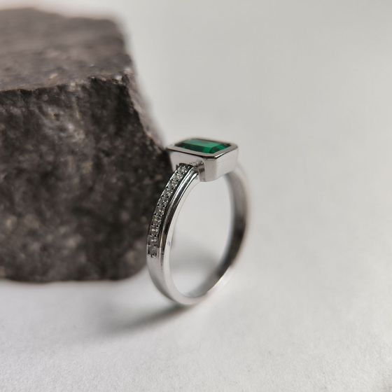 Серебряное кольцо с изумрудом nano 1.045ct
