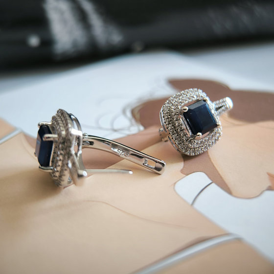 Серебряные серьги с сапфиром 5.717ct, фианитами