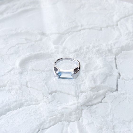 Серебряное кольцо с топазом 2.875ct