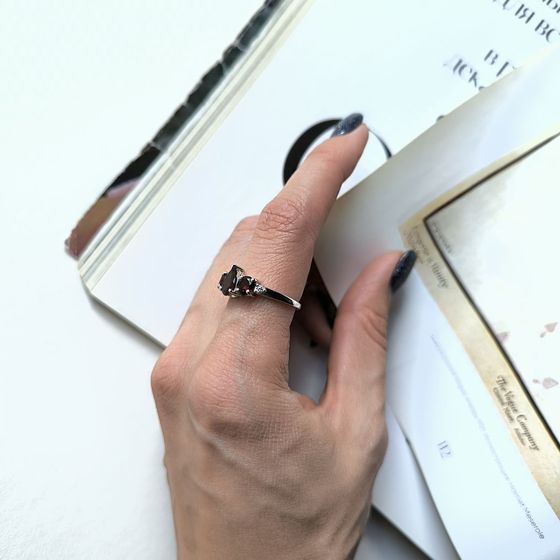 Серебряное кольцо с гранатом 2.557ct