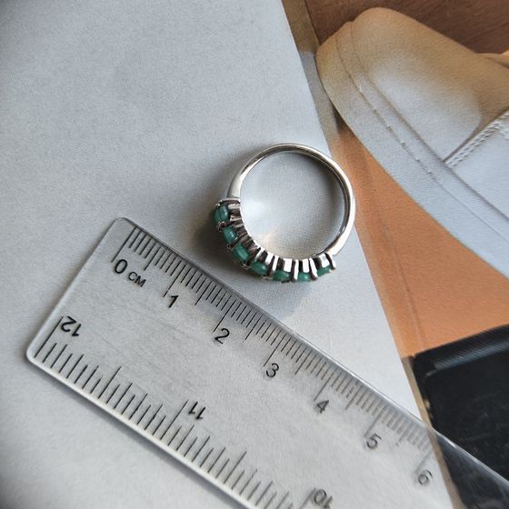 Серебряное кольцо с изумрудом 2.458ct