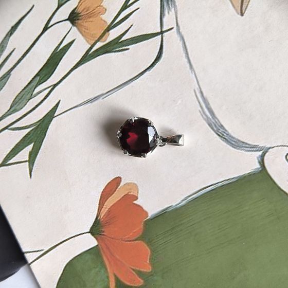 Серебряная подвеска с гранатом nano 1.975ct