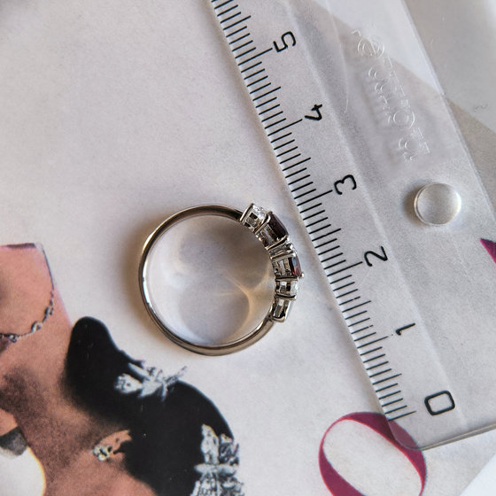 Серебряное кольцо с гранатом