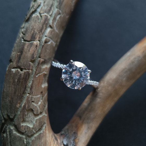 Серебряное кольцо с фианитами