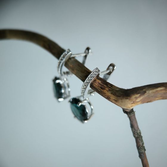 Серебряные серьги с топазом Лондон Блю 7.183ct, фианитами