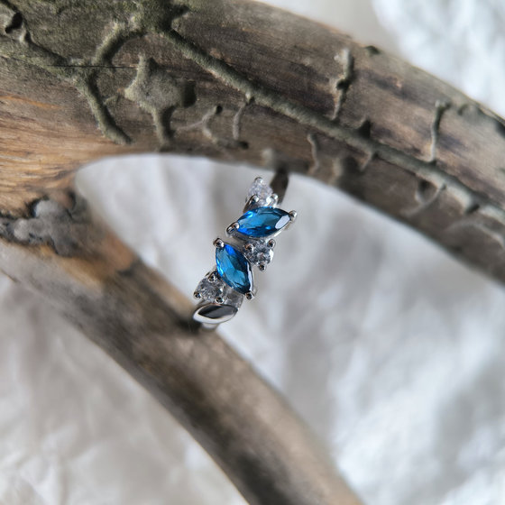 Серебряное кольцо с сапфиром nano