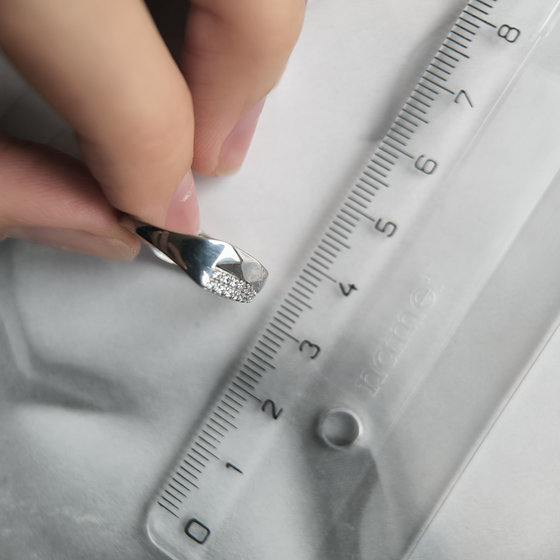 Серебряное кольцо с фианитами