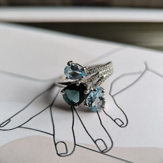 Серебряное кольцо с топазом Лондон Блю 3.913ct, топазом