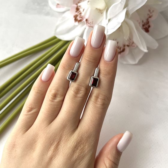 Серебряные серьги с гранатом 2.627ct