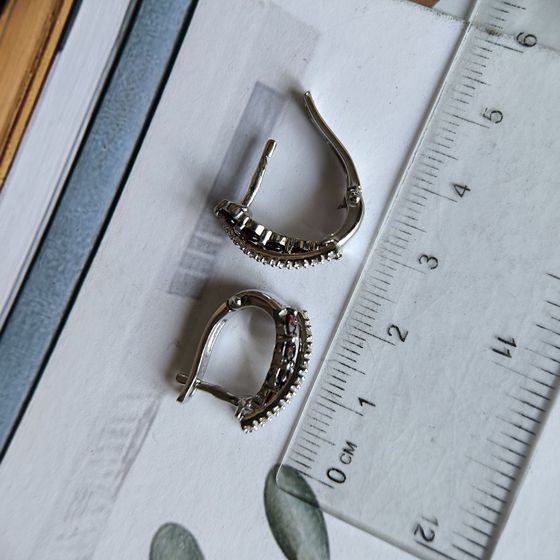 Серебряные серьги с гранатом 1.556ct, фианитами