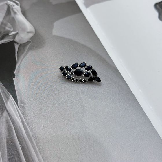 Серебряная брошка с сапфиром 3.9ct