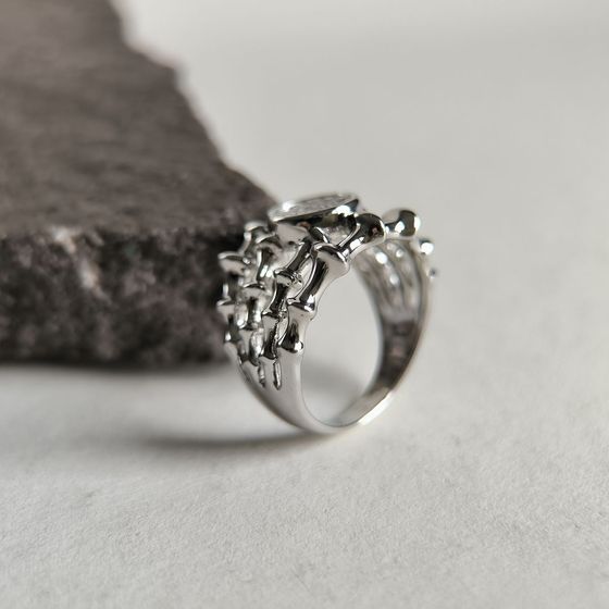 Серебряное кольцо с фианитами