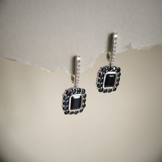 Серебряные серьги с сапфиром 10.745ct, фианитами