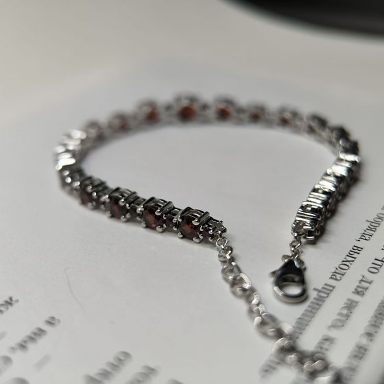 Серебряный браслет с гранатом 8.925ct