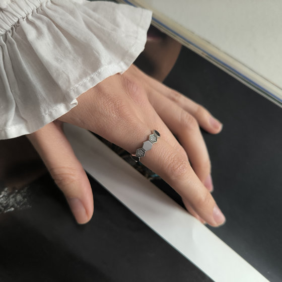 Серебряное кольцо с фианитами