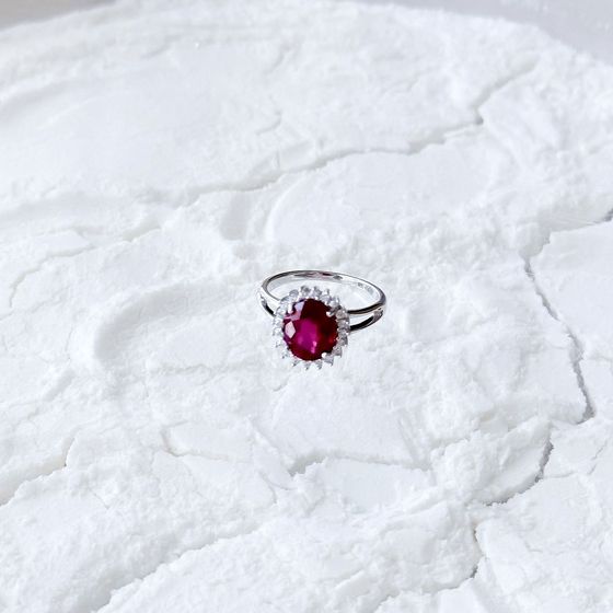 Серебряное кольцо с рубином 4.043ct, фианитами