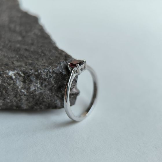 Серебряное кольцо с гранатом 0.594ct