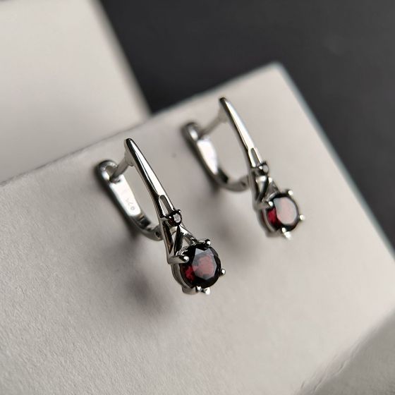 Серебряные серьги с гранатом 2.001ct