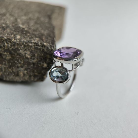 Серебряное кольцо с аметистом, топазом