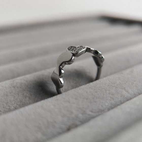 Серебряное кольцо с фианитами