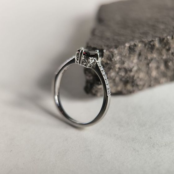 Серебряное кольцо с гранатом 1.302ct