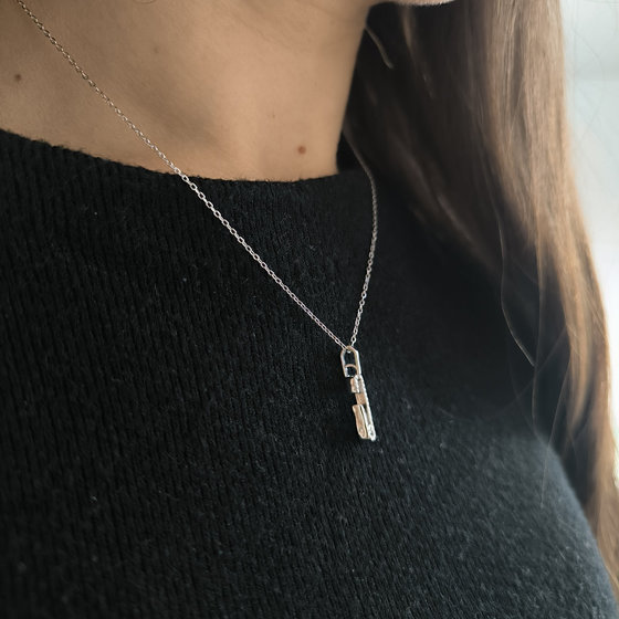 Серебряное колье с фианитами