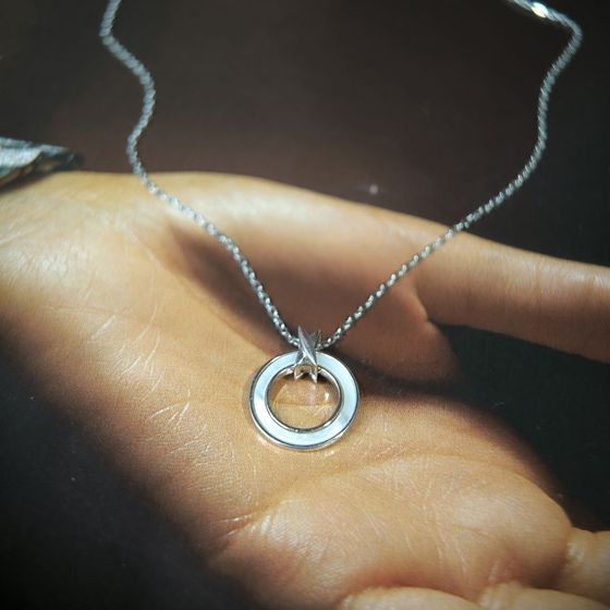 Серебряное колье с перламутром