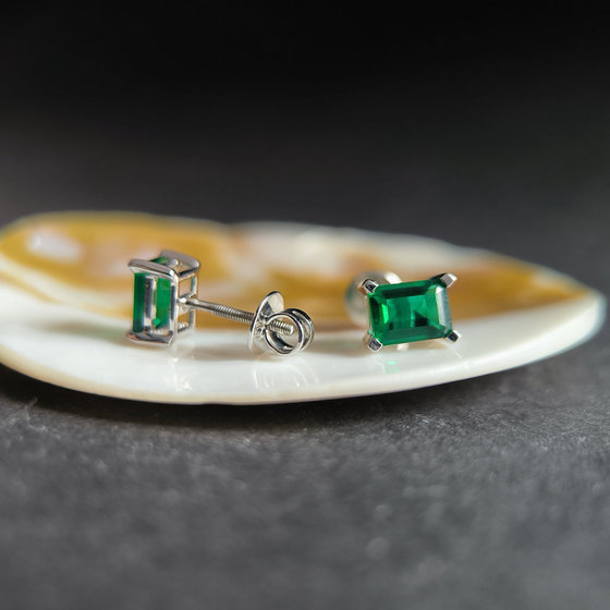 Серебряные серьги с изумрудом nano 1.7ct