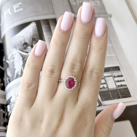 Серебряное кольцо с рубином 4.043ct, фианитами