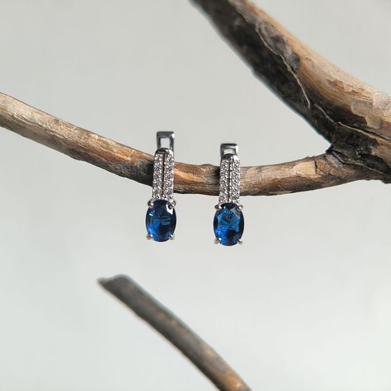 Серебряные серьги с сапфиром nano 1.413ct, фианитами