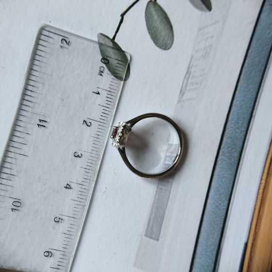 Серебряное кольцо с гранатом 0.408ct, фианитами