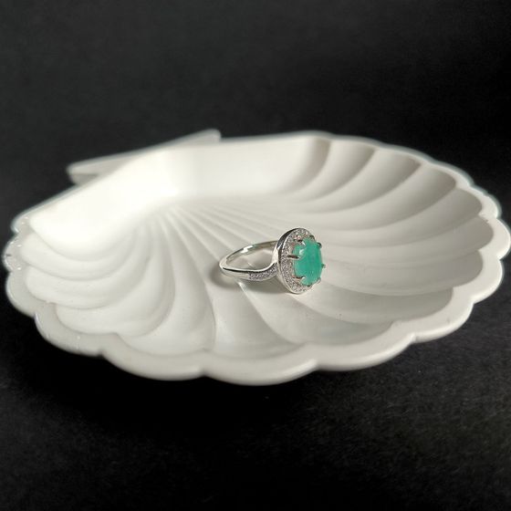 Серебряное кольцо с изумрудом 3.14ct, фианитами