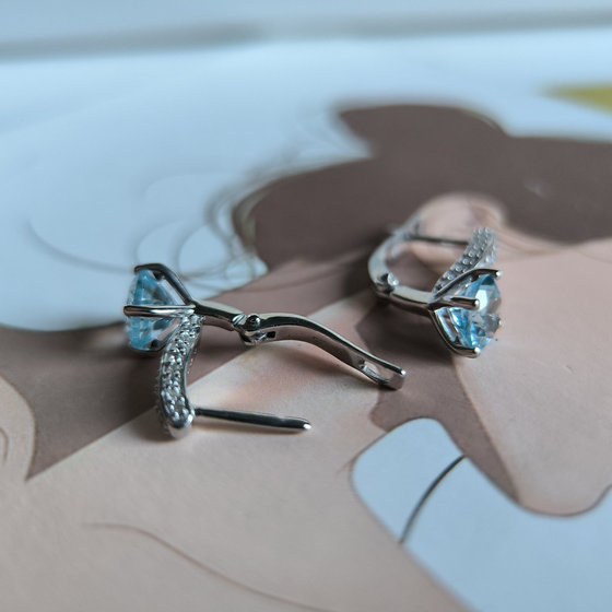 Серебряные серьги с топазом 2.482ct, фианитами